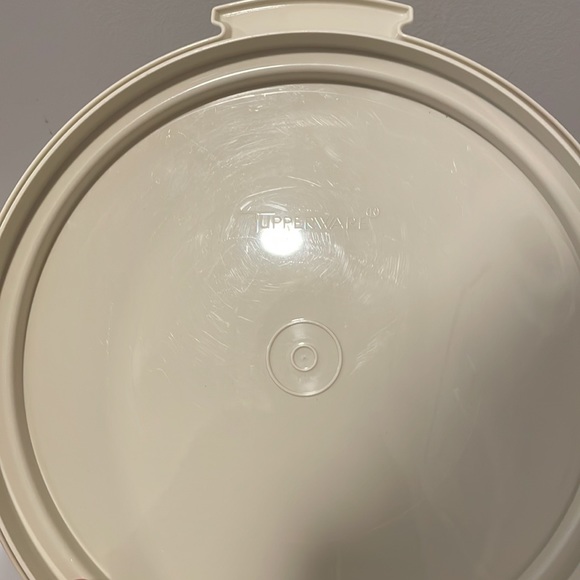 Vintage EUC Tupperware small cake carrier. Like new condition. - Picture 5 of 7